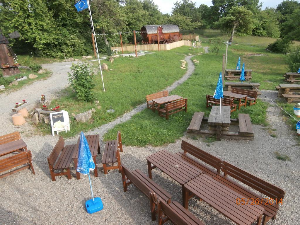 Le Chalet du Chemin et sa Roulotte Berviller-en-Moselle Extérieur photo